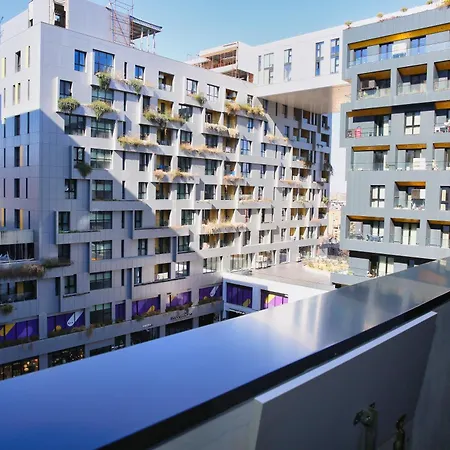 Luxury Square 21 *