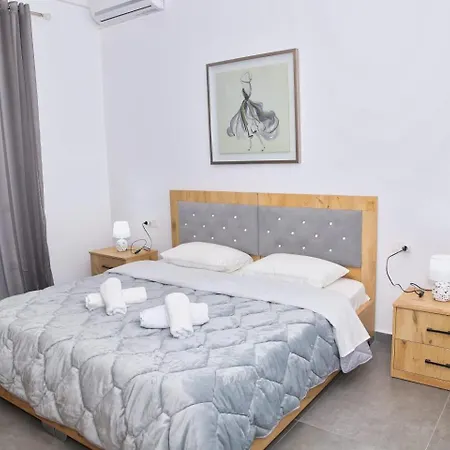 Luxury Square 21 *